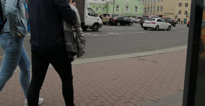 У Московских ворот столкнувшиеся автомобили мешают проезду только трамваям. Стоят в крайней левой полосе