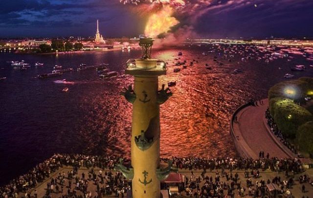26 июля в честь дня Военно-Морского флота состоится зажжение факелов Ростральных колонн. Огни будут…