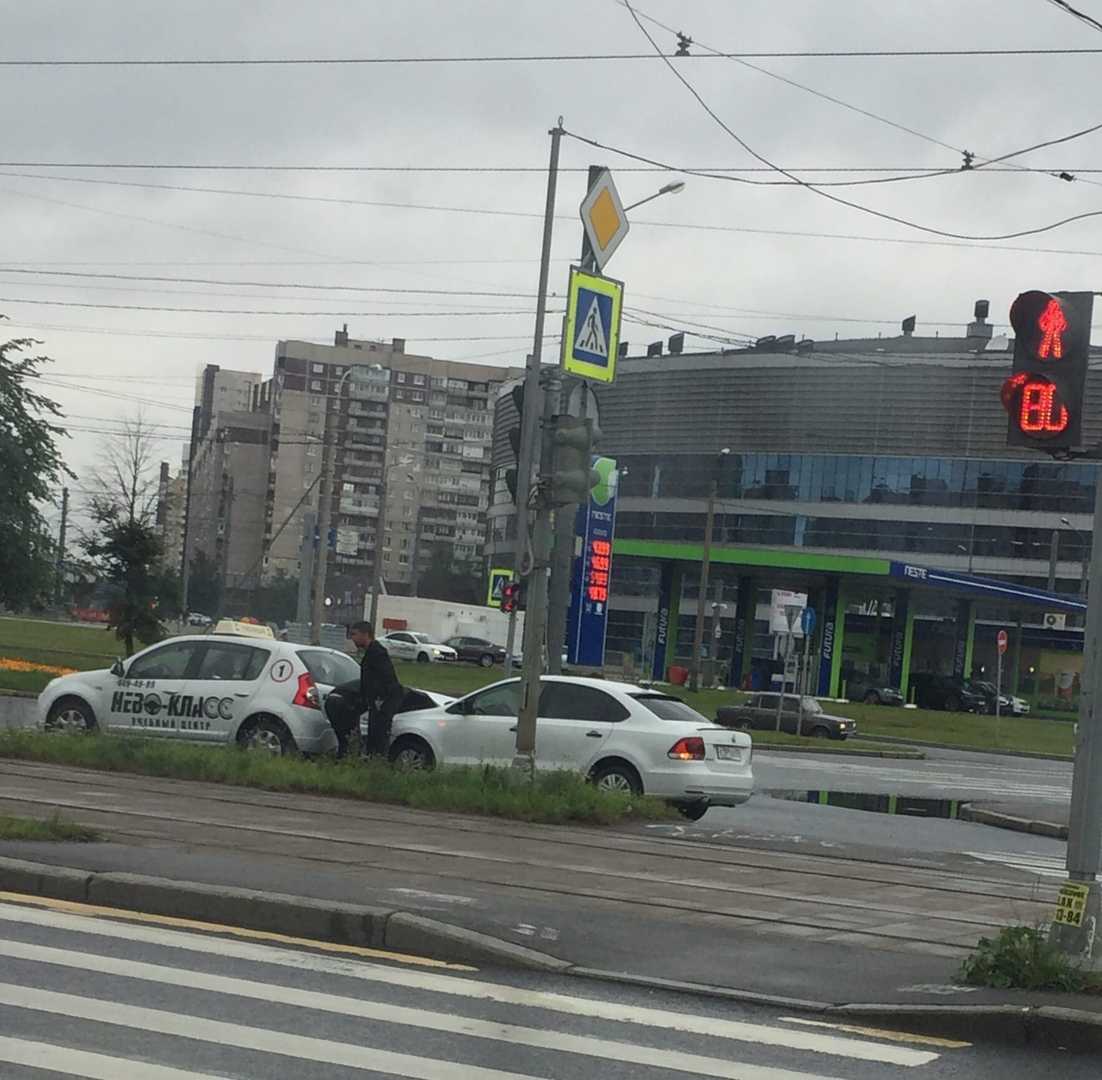 Сбербанк на коллонтай. Санкт Петербург Коллонтай 7/2 автошкола. Угол Клочкова и Коллонтай левый поворот. Коллонтай Большевиков штраф поворот налево. Утром на улице Коллонтай пылал «Шевроле».