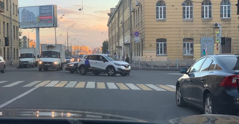 Фольксваген не пропустил каршеринг на перекрестке Звенигородской и Заслонова