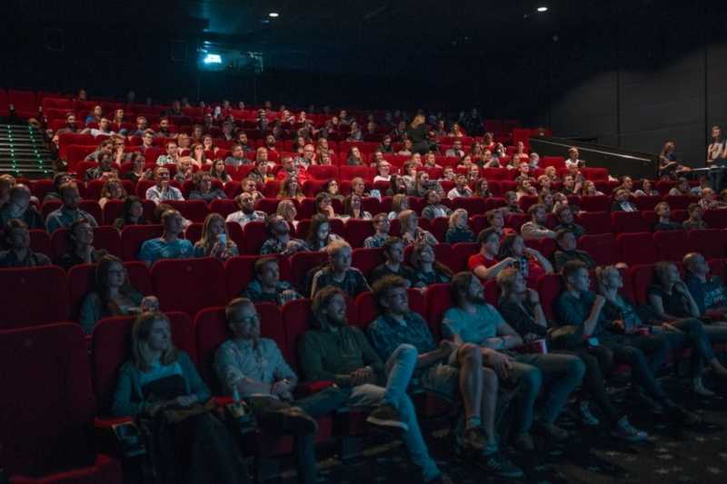 Кинотеатры могут возобновить работу с 13 июля при одном условии