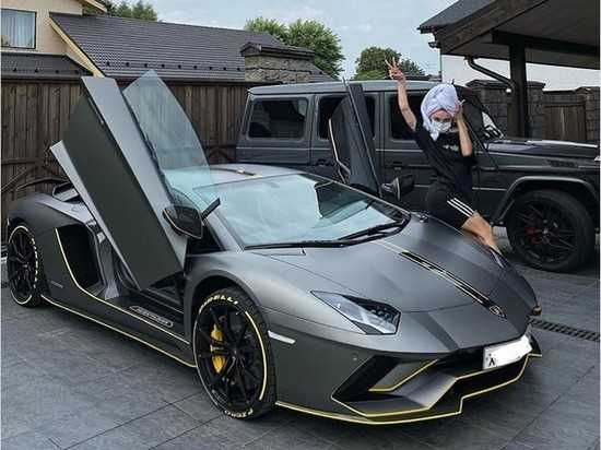 Заболевшая коронавирусом Настя Ивлеева порадовала себя покупкой Lamborghini