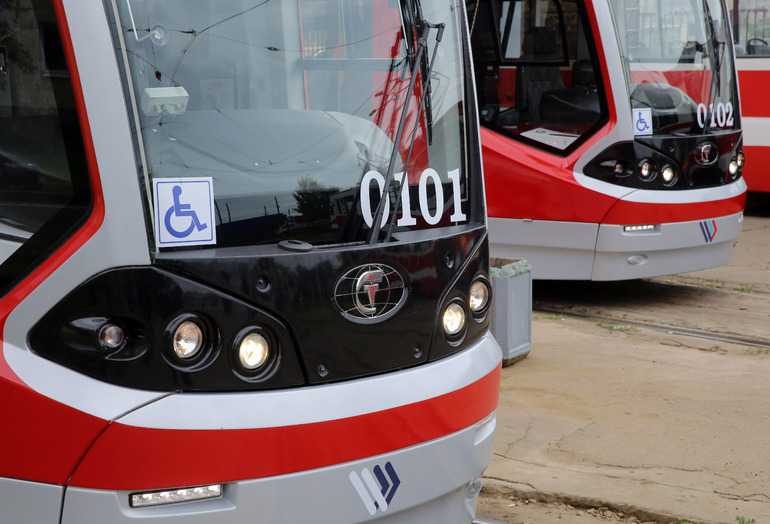 В трамваях и троллейбусах Петербурга появятся "тревожные" кнопки