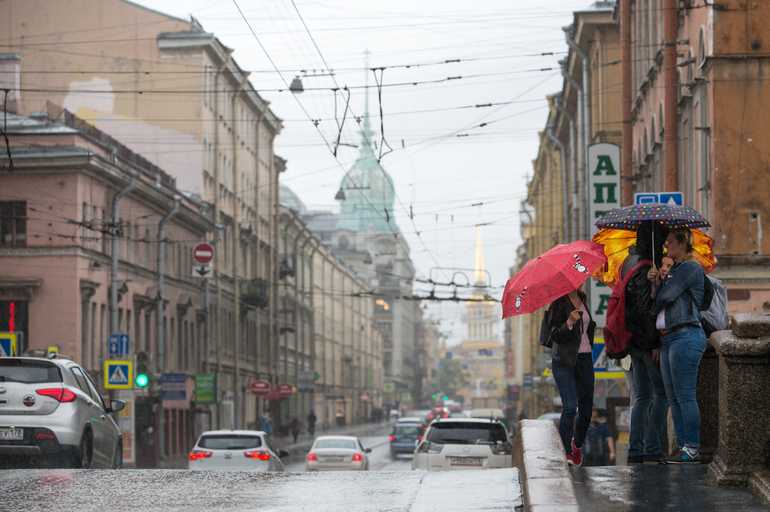 В Петербурге в среду похолодание сопроводят дожди и грозы
