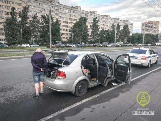 Пьяный водитель пытался уйти от полицейской погони в Петербурге