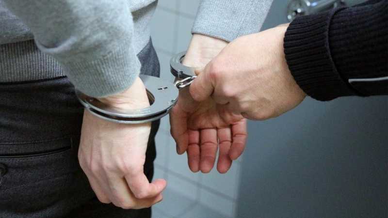 Полицейские задержали подозреваемого в умышленном выстреле из пневматики в мужчину в Ленобласти