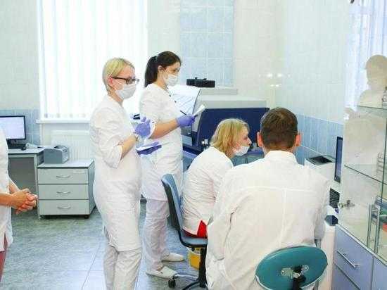 Медикам Петербурга утвердили новые «коронавирусные» выплаты