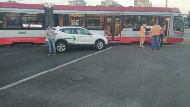 Каршеринг попал под поворачивающий направо попутный трамвай На перекрестке Культуре и Луначарского опять пробка….