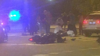 На набережной Фонтанки 10, сбили мотоциклиста. Признаков жизни не подаёт, Полиция уже там, скорая…