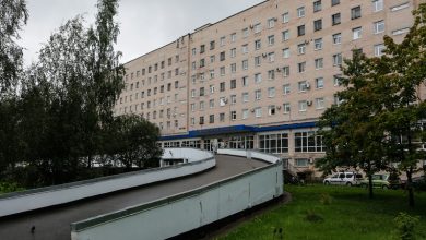 Александровская больница в Петербурге начала принимать первых пациентов неинфекционного профиля. Стационар поэтапно возвращается к…
