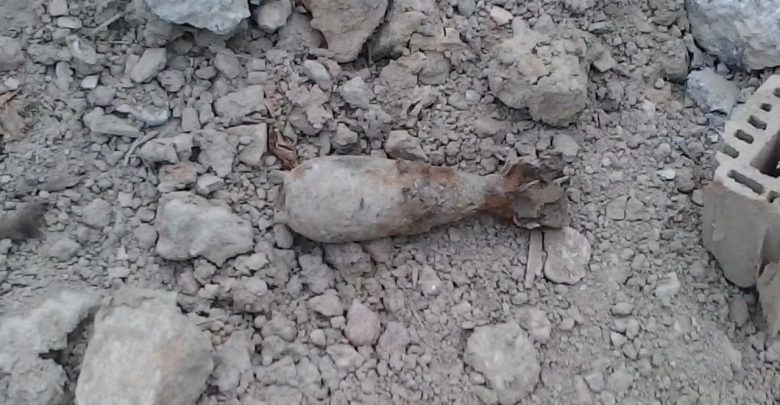 У дома № 11 по проспекту Маршала Блюхера нашли снаряд времён Великой Отечественной войны. На…