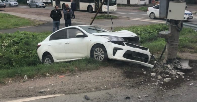 ДТП на повороте из Ториков на Горелово. Столкнулись 2 машины (белая и чёрная). Скорая,…