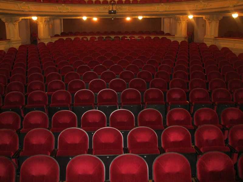Театры Петербурга откроют свои двери для зрителей в сентябре
