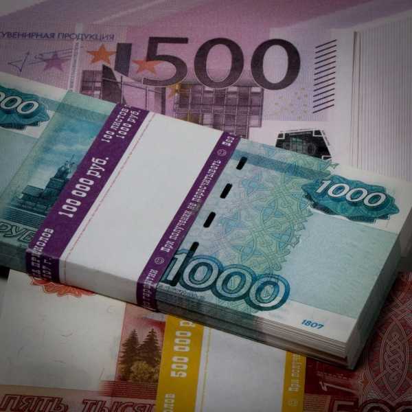 Евро поднялся до 89 рублей впервые с марта 2020 года