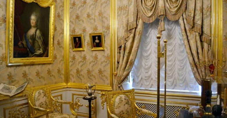 С 12 сентября для посетителей откроются парадные залы Большого петергофского дворца и его музеи…