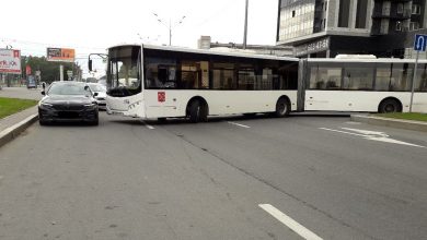 На Салова на развороте водителю автобуса не хватило радиуса для разворота, движение полностью блокировано….