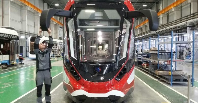 В Петербурге собрали самый лёгкий алюминиевый трамвай в России На Невском заводе электрического транспорта…