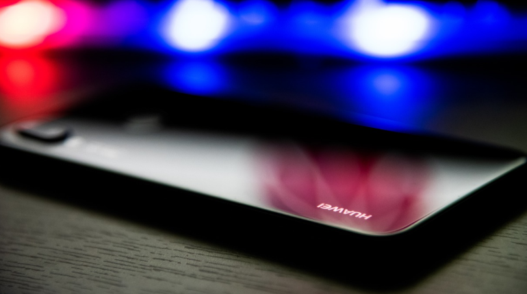 Huawei работает над лазерной зарядкой для смартфона |