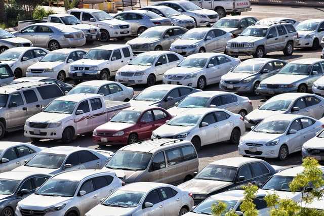 Продажи автомобилей в Петербурге продолжают расти