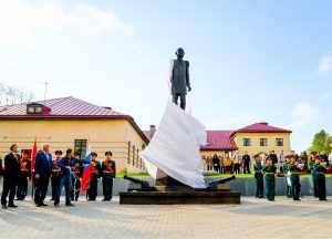 На территории Обуховского завода открыли памятник основателю первого военно-промышленного предприятия России Павлу Обухову