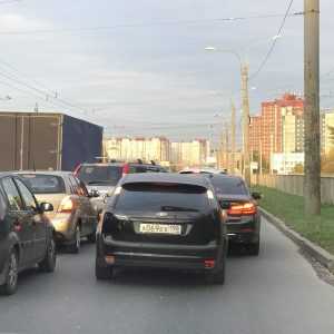 Форд догнал бмв в правом ряду на пр. Косыгина в сторону улицы Передовиков