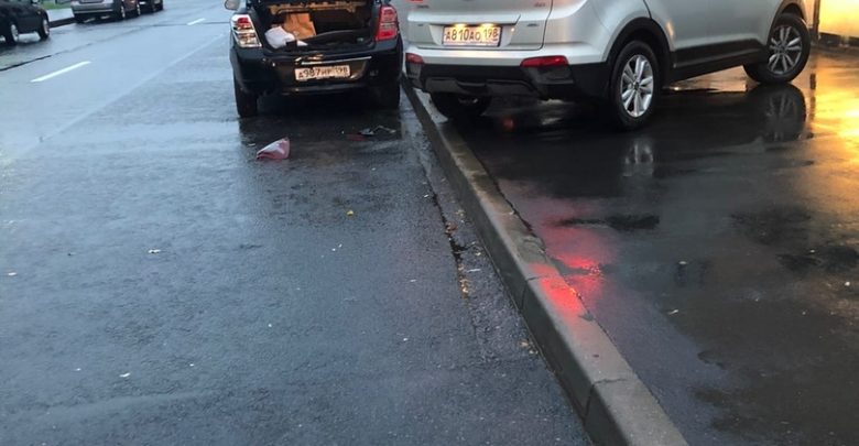 На Малоохтинском проспекте Тетя с детьм на Хендай не увидела припаркованные автомобили и их…
