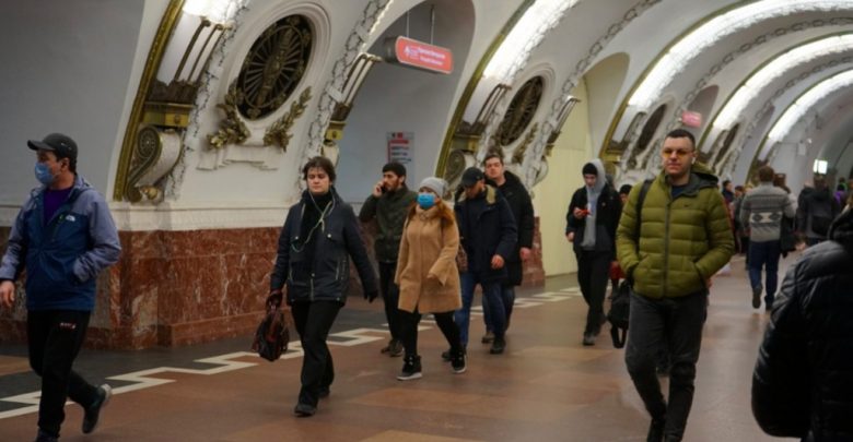 В Петербурге за два дня на нарушителей масочного режима в транспорте и метрополитене составили…