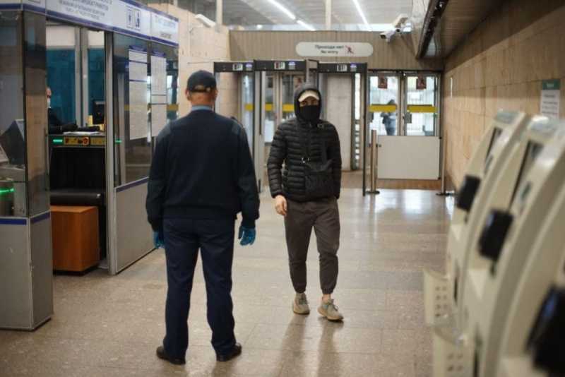 В метро Петербурга запретили снимать борьбу с нарушителями пасочного режима