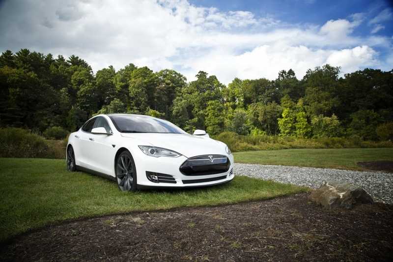 Tesla отчиталась о рекордно высокой квартальной выручке и прибыли