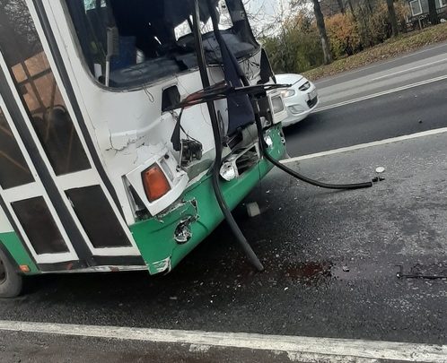 Авария в Горелово на Красносельском шоссе. Автобус №487 столкнулся с грузовиком. Все живы, но…