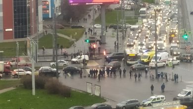 Автобус и легковая столкнулись на перекрестке Индустриального и Косыгина. Собирается пробка