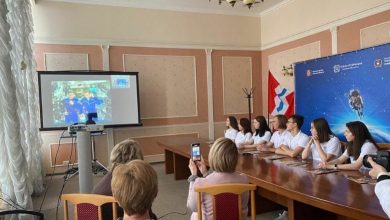Школьники из Петербурга связались с космонавтами с МКС Российские космонавты прямо с борта международной…