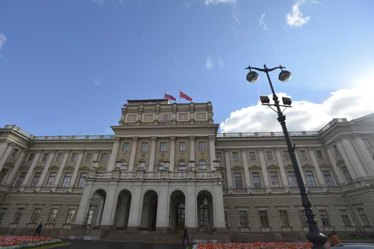 Петербургские депутаты обсудят налоговые льготы и изменения в закон о ЗНОП |