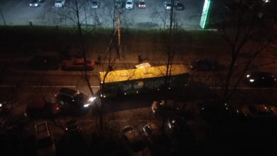 В 17:00 на пересечении Симонова и Прокофьева столкнулись автобус и белый кроссовер. Видимо на…