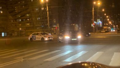 Такси и БМВ стоят в ДТП на перекрёстке Нахимова и Наличной