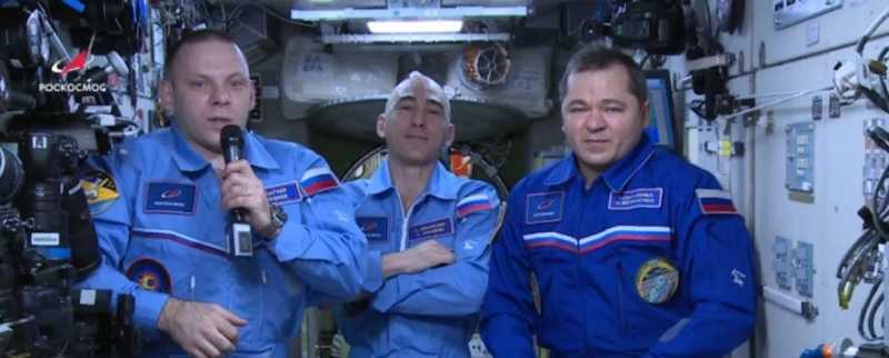 В России хотят увеличить зарплаты космонавтам