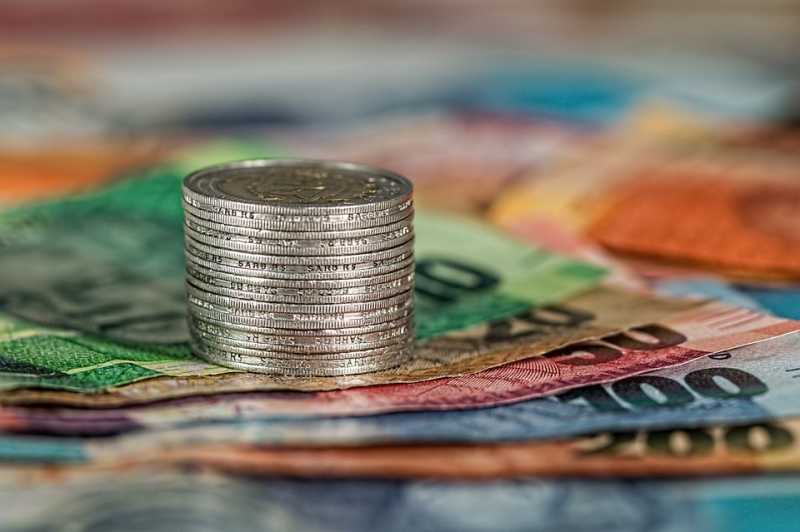 Курс евро на Мосбирже опустился ниже 90 рублей