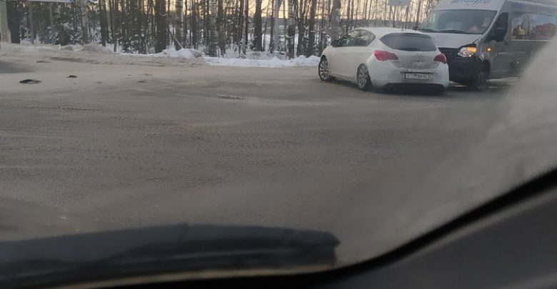 Авария на Выборгском шоссе в Сертолово, на перекрестке с Индустриальной улицей в направлении Петербурга….