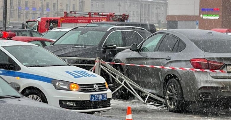 Водитель BMW устроил замес и протаранил 2 других машины на ровном месте у Окея…
