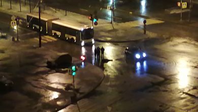 В полночь автомобиль сбил человека на перекрёстке проспекта Кузнецова и Маршала Захарова