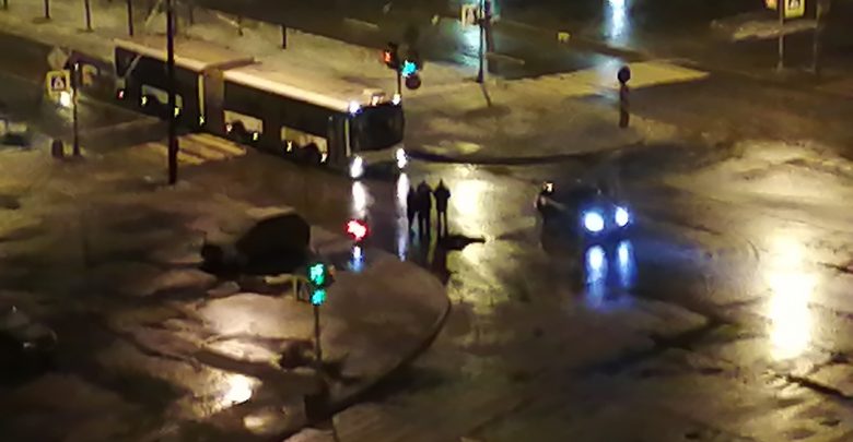 В полночь автомобиль сбил человека на перекрёстке проспекта Кузнецова и Маршала Захарова