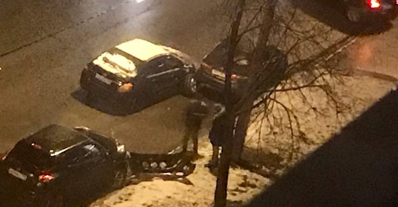 Вчера в 22:30, на Петергофском шоссе 1к1 водитель ситимобил протаранил 2 машины, подержался за…