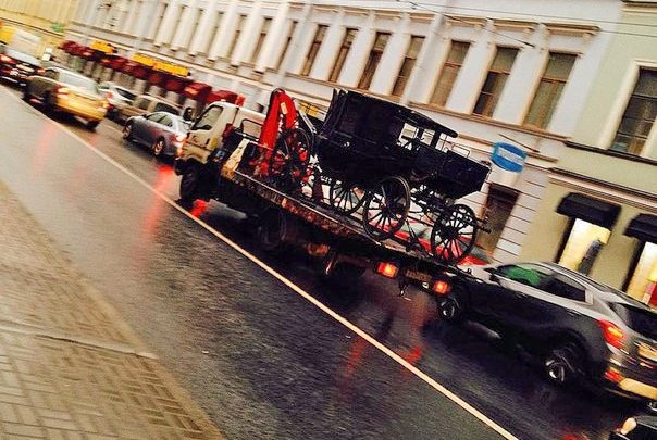 Петербург — это когда эвакуируют карету