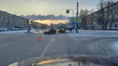 Столкнулись двое на перекрёстке Новосёлов и Дальневосточного. С дороги уже убрали