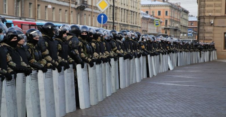 На разгон петербургского протеста прибыли внутренние войска, передает «Фонтанка». Внутренние войска, как правило, задействуют…