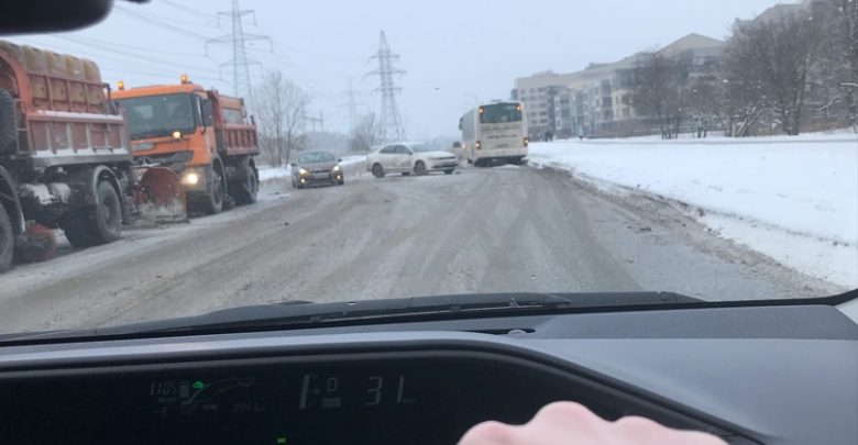2 аварии на Петергофском шоссе,первая на пересечении с Доблести,со стороны парка,вторая перед Катерников. Первую…