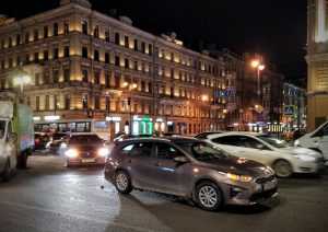 Спешащих домой автолюбителей на Невском проспекте поджидают неприятности в районе пересечений с улицей Марата…