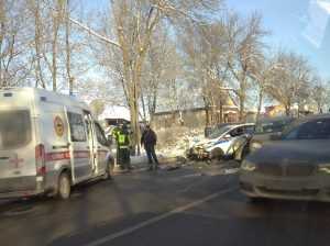Авария на въезде в Красное Село на проспекте Ленина неподалёку от Гражданской. Столкнулись Ford…