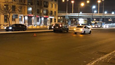 На Ивановской улице перед въездом на Володарский мост столкнулись два автомобиля