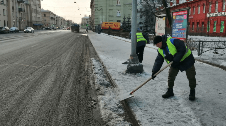 За неделю с улиц Петербурга собрали почти 26 тысяч "кубов" снега